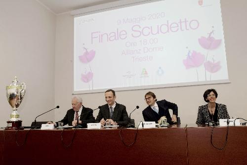 Un momento della conferenza stampa che si è tenuta a Trieste nel palazzo della Regione Fvg